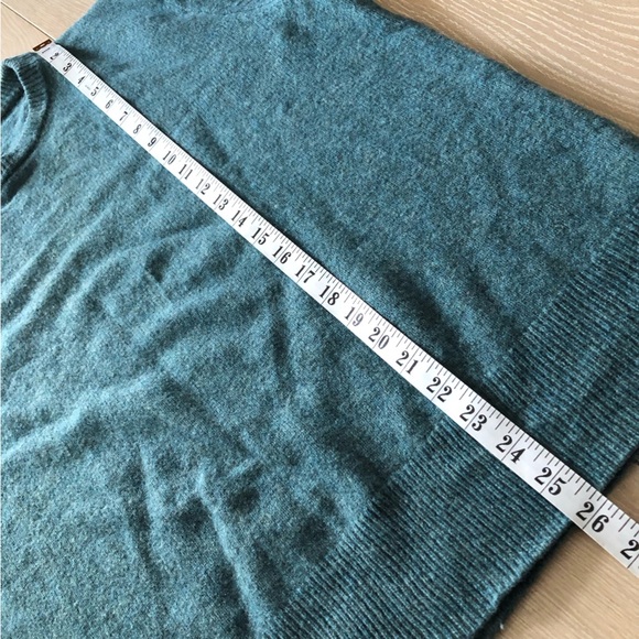 J. Crew 100% Lambswool Classic Crew Neck Sweater in Blue Green Men’s Size L - Picture 10 of 10